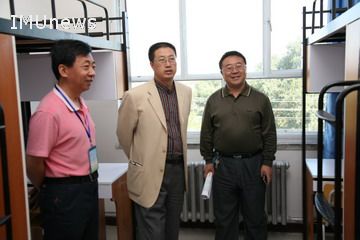 副校长王万义教授到创业学院视察新生报到工作