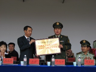 创业学院隆重举行2009级新生军训汇报表演暨总结表彰大会