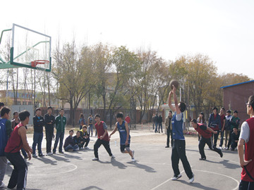 土木工程与环境科学教学部第四届篮球赛拉开帷幕