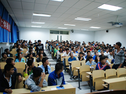 土木工程与环境科学教学部举办2013级新老生见面